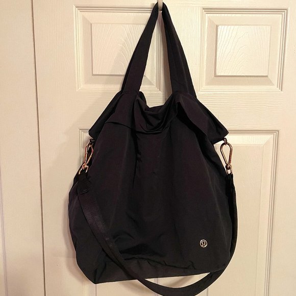 lululemon athletica Handbags - Lululemon principal dancer bag